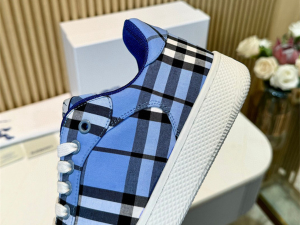 Burberry Check Terrace Sneakers  BBR--3008