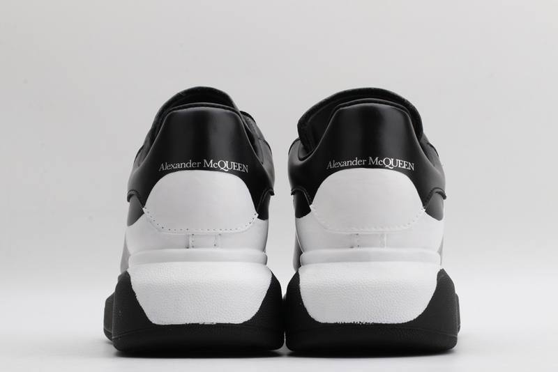 MCQUEEN OVERSIZED SNEAKER