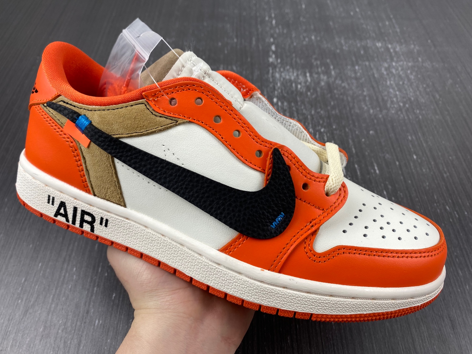 OFF-WHITE x Air Jordan 1 customize