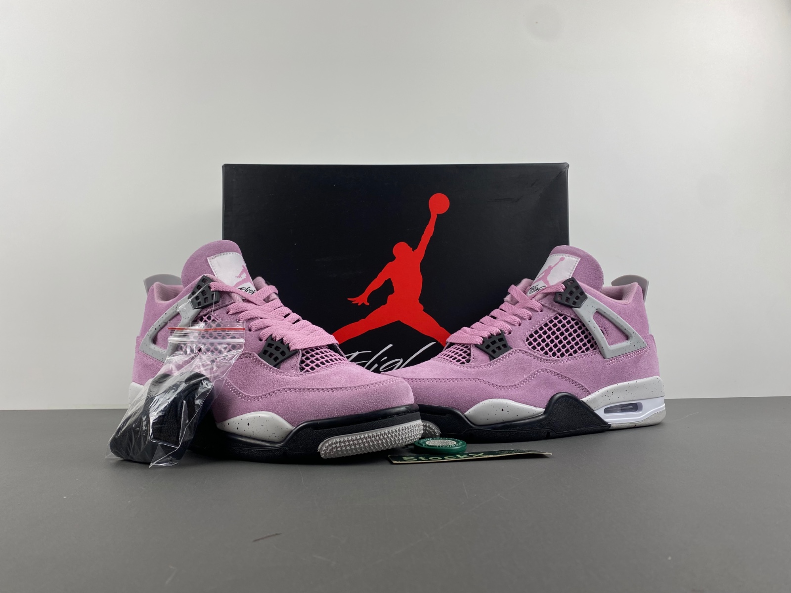 Air Jordan 4 WMNS “Orchid”    AQ9129-501