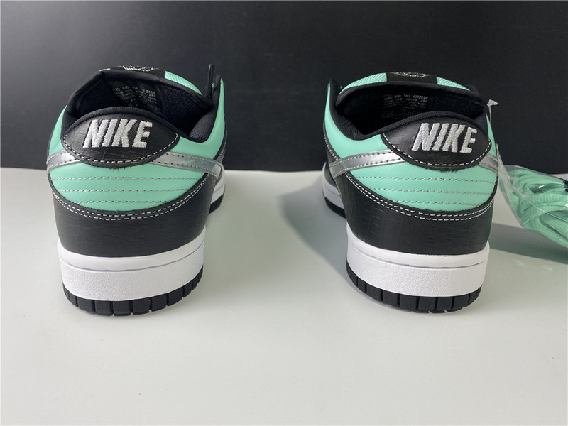 Nike Dunk SB Low Diamond Supply Co. "Tiffany" - 304292 402