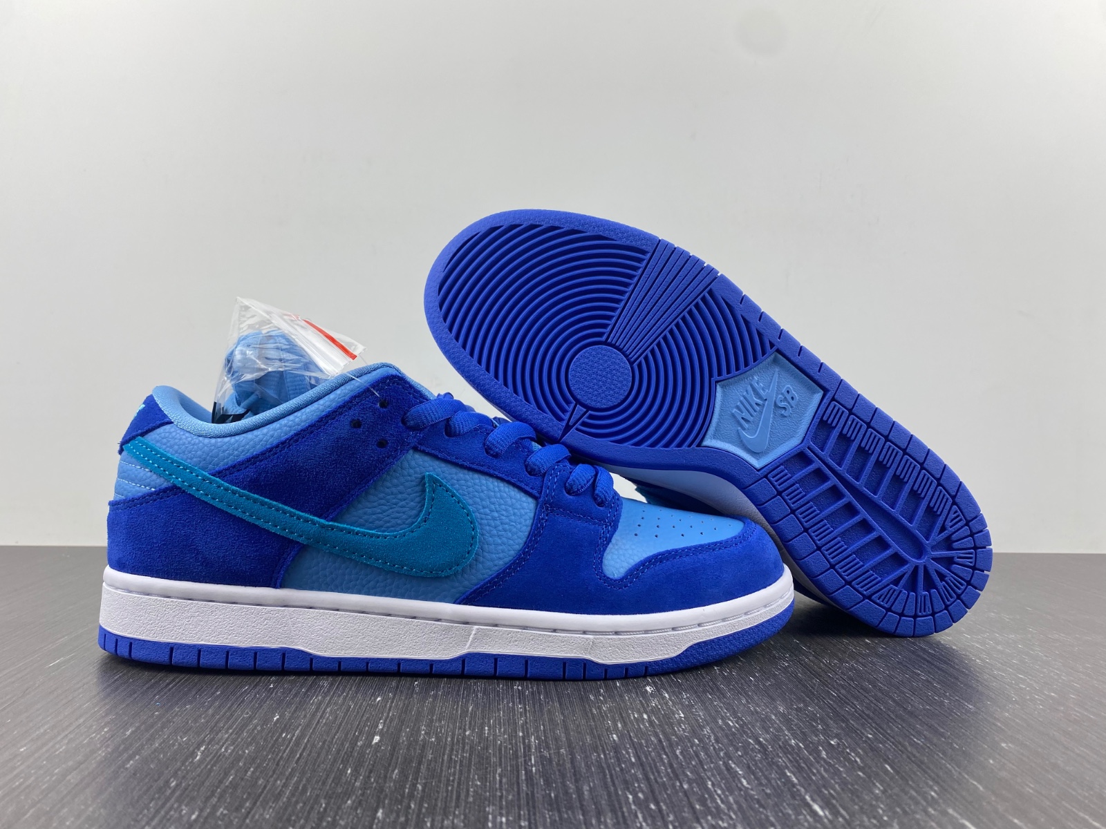 Nike SB Dunk Low "Blue Raspberry" DM0807-400