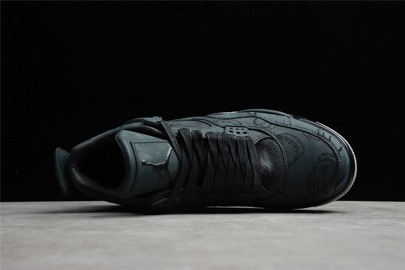 KAWS x Air Jordan 4 Retro 