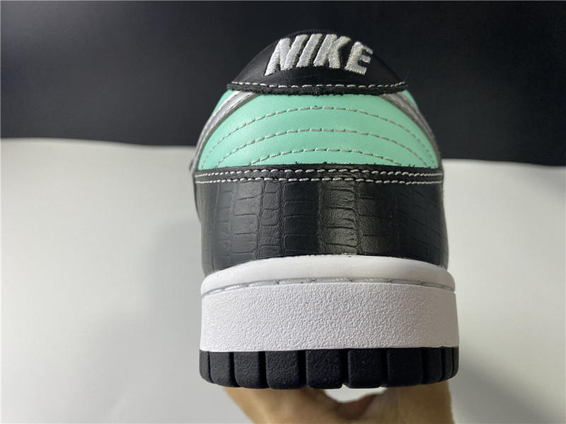 Nike Dunk SB Low Diamond Supply Co. "Tiffany" - 304292 402