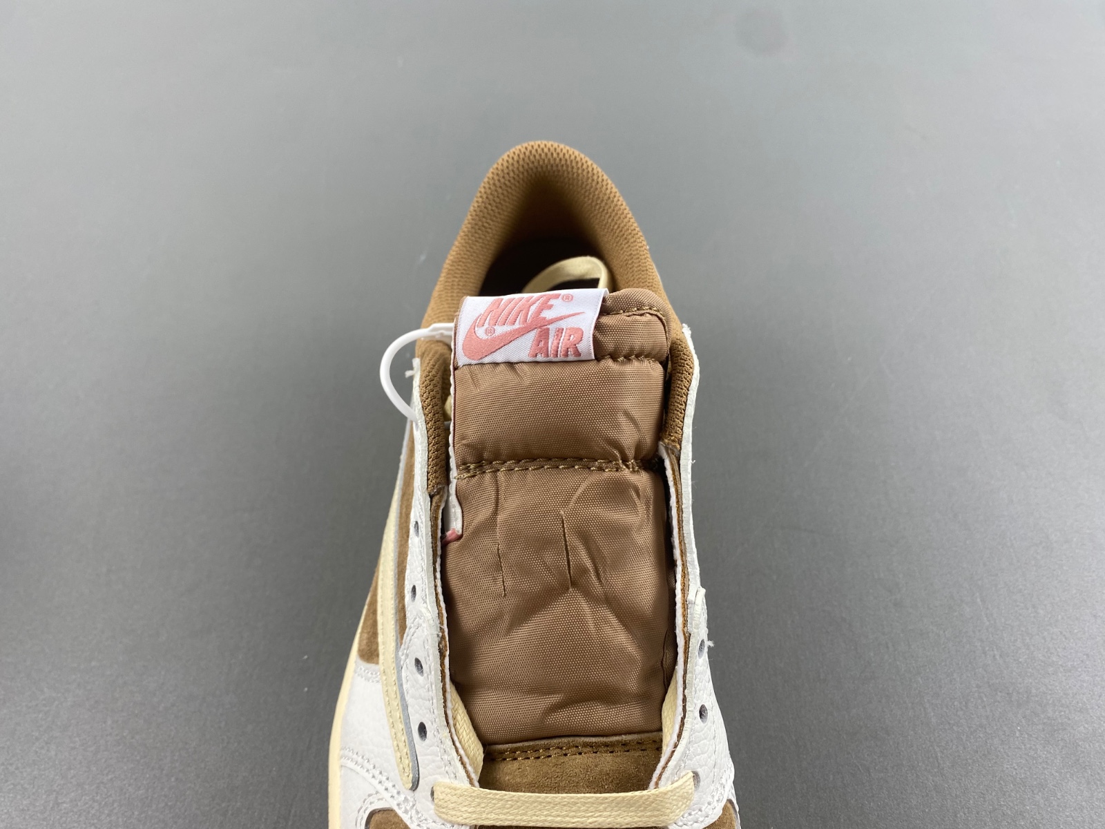 Travis Scott x Air Jordan 1 Low OG  DM7866-106