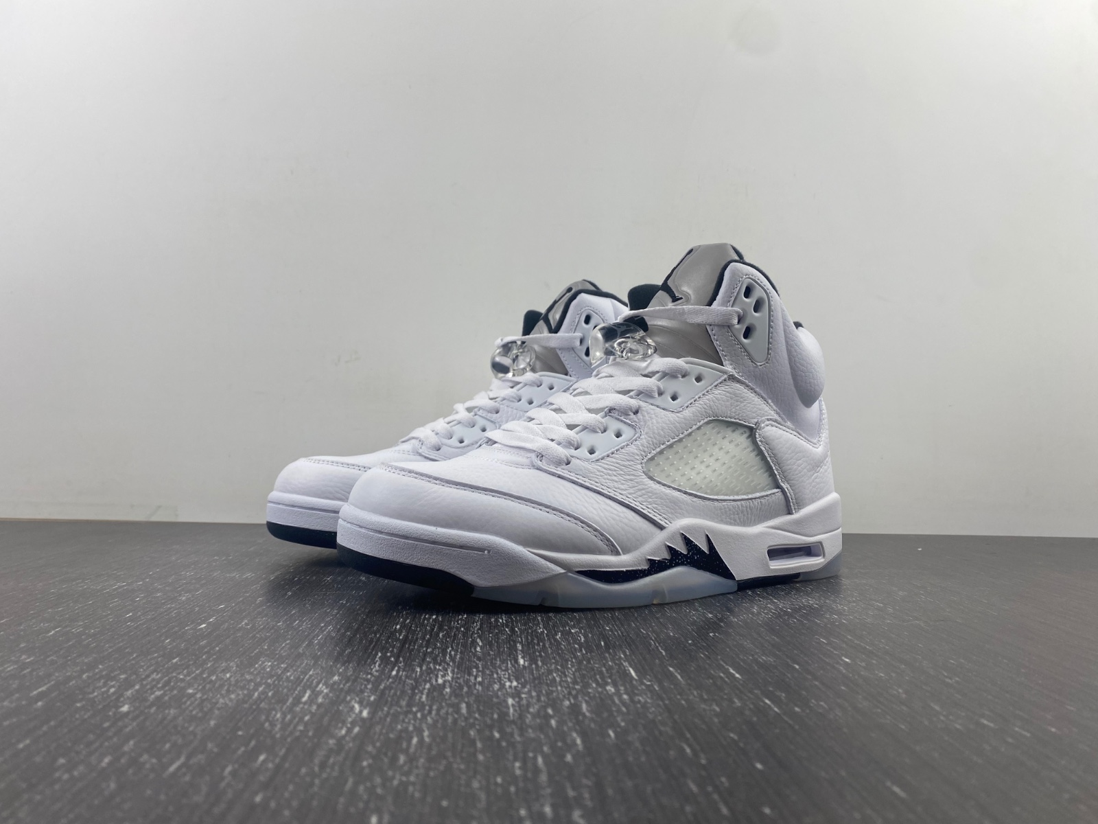 Air Jordan 5 Retro 'White Black' DD0587-110