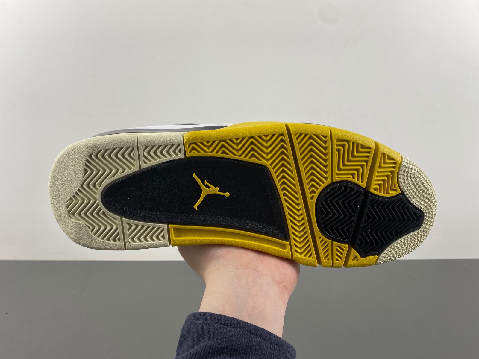 Air Jordan 4  "Vivid Sulfur" AQ9129-101