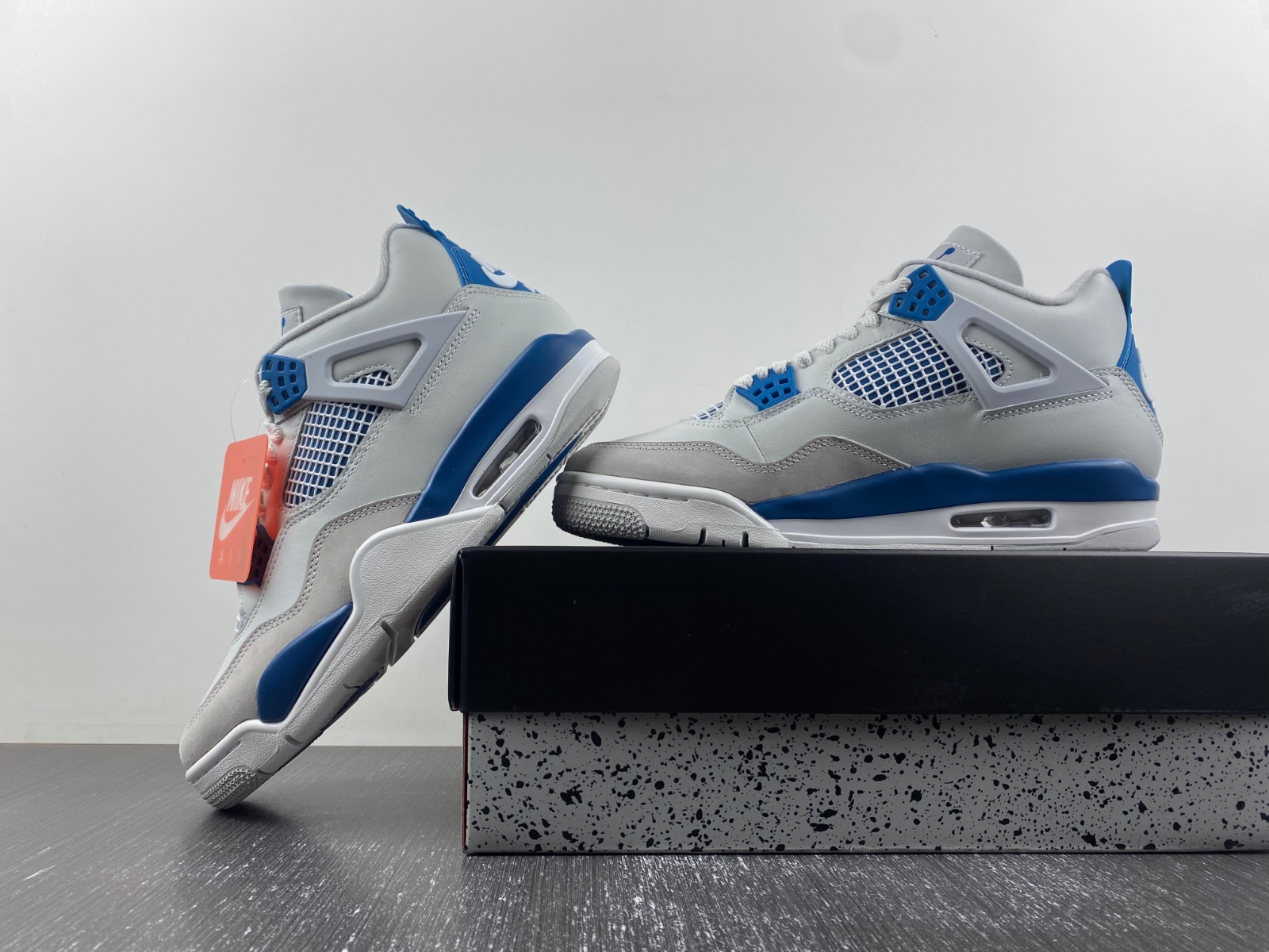 Air Jordan 4 Retro 2024