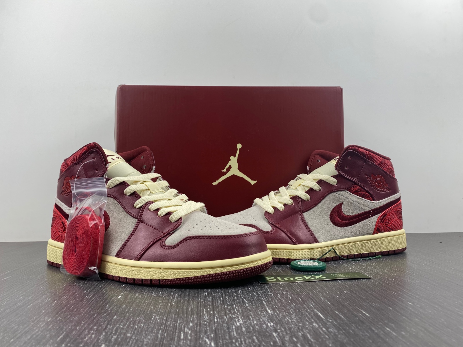Air Jordan 1 Mid SE Wmns 