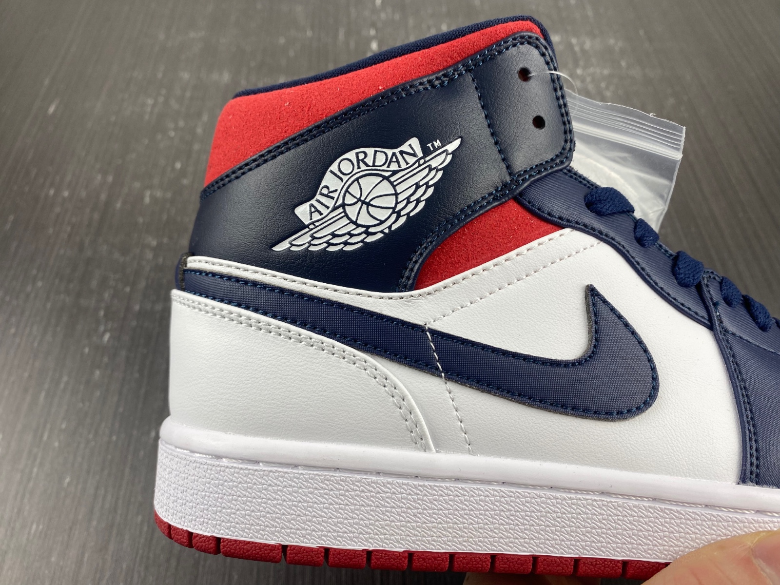 Air Jordan 1 Mid SE USA 852542-104