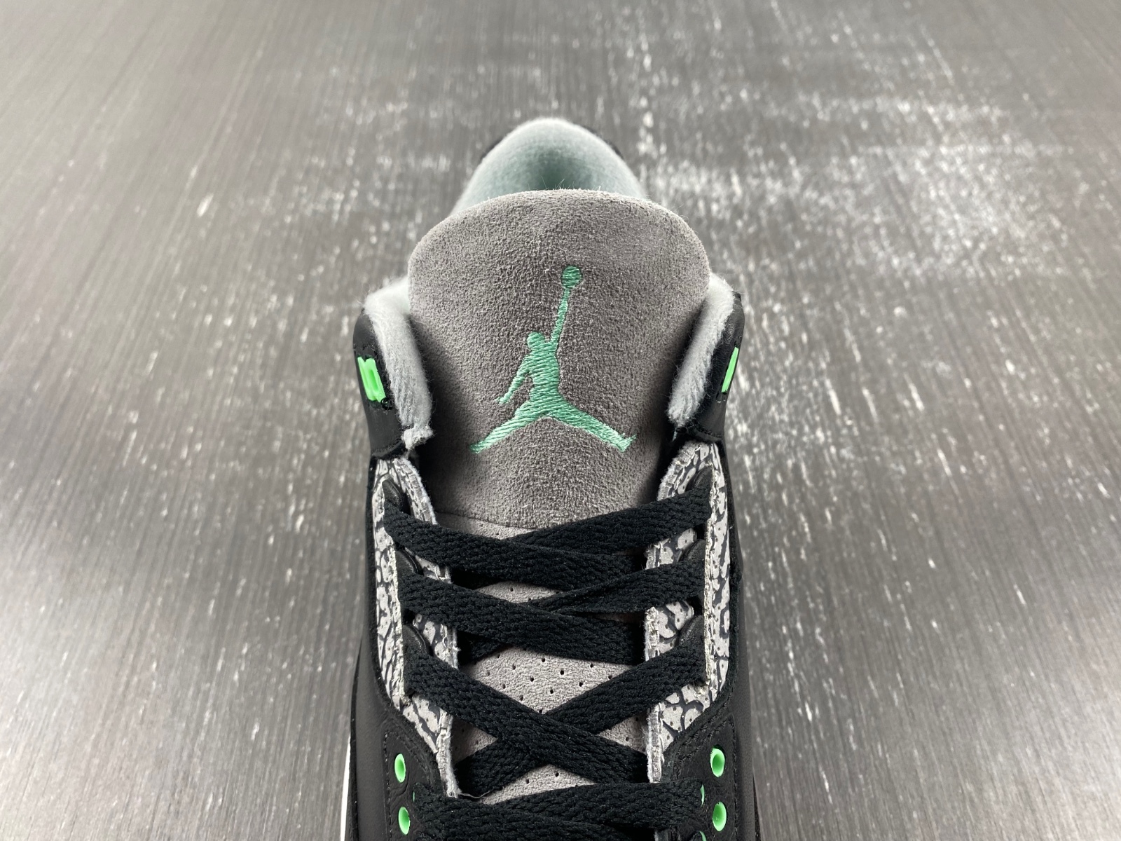 Air Jordan 3 "Black/Green Glow" CT8532-031