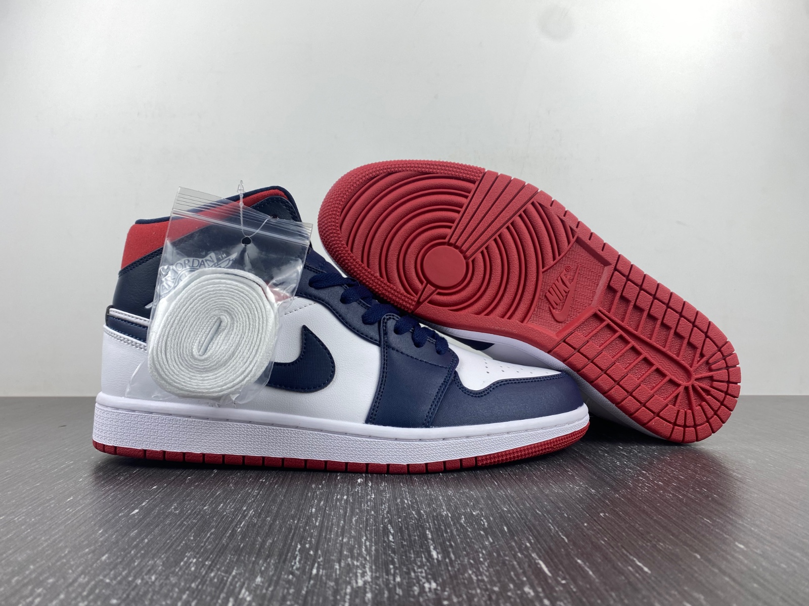 Air Jordan 1 Mid SE USA 852542-104