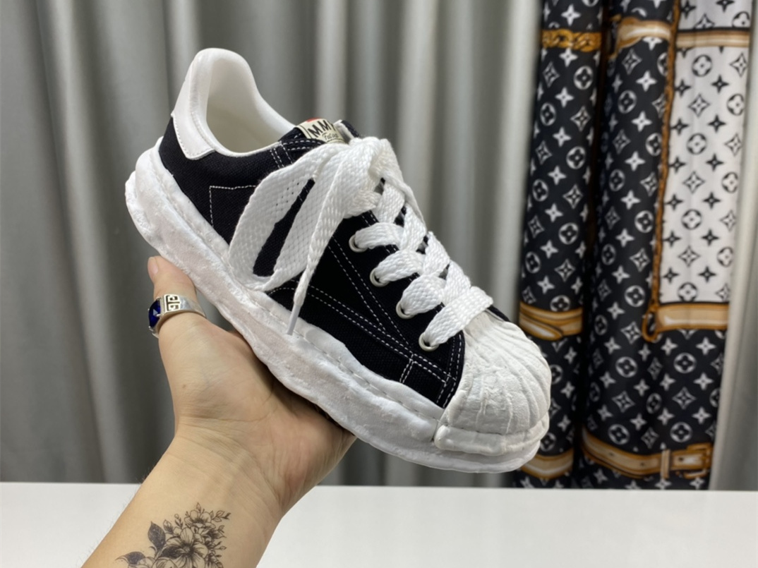 Maison Mihara Yasuhiro Low-Top Sneakers MMY-023