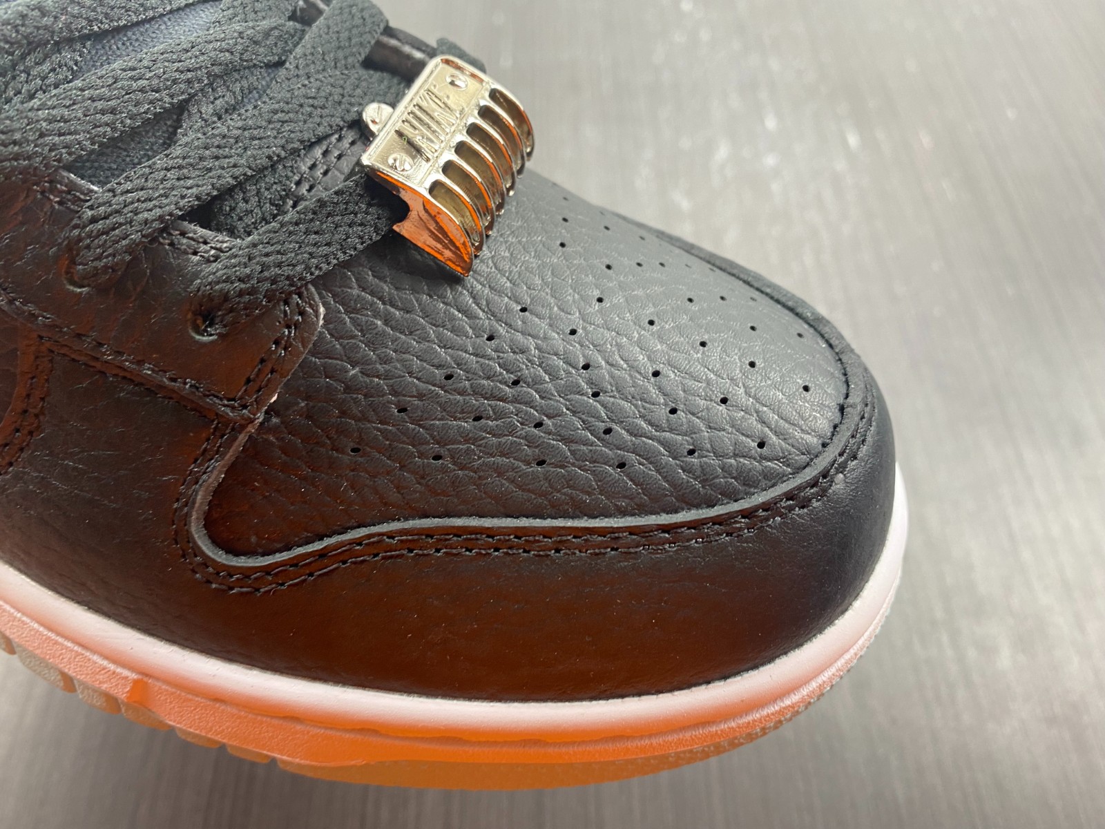 Nike Dunk Low Barber Shop DH7614-001