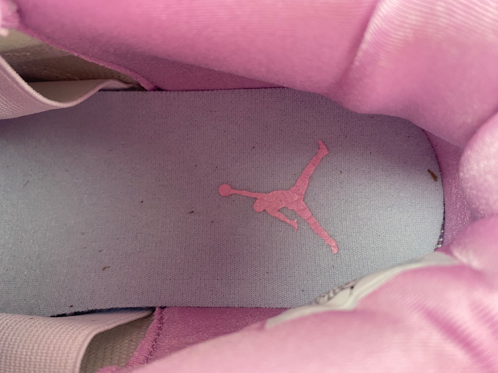 Air Jordan 4 “Pink Oreo” unreleased