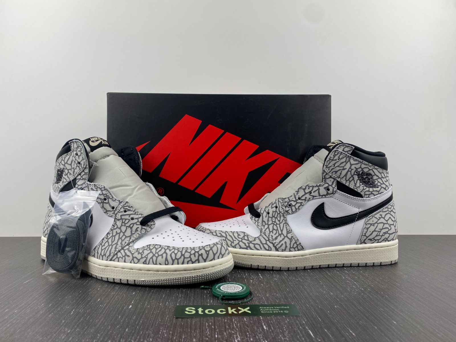Air Jordan 1 Retro High OG "White Cement" DZ5485-052