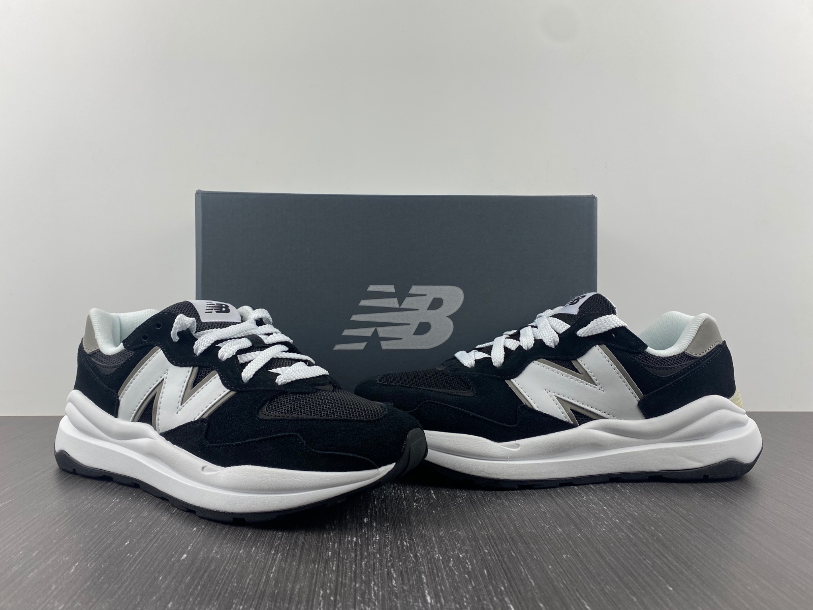 New Balance 57/40 Team Black - M5740CB