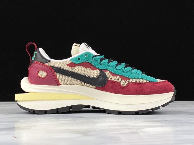 Sacai x Nike Regasus Vaporrly SP Beige/Purplish Red-Grass Green BV0073-102