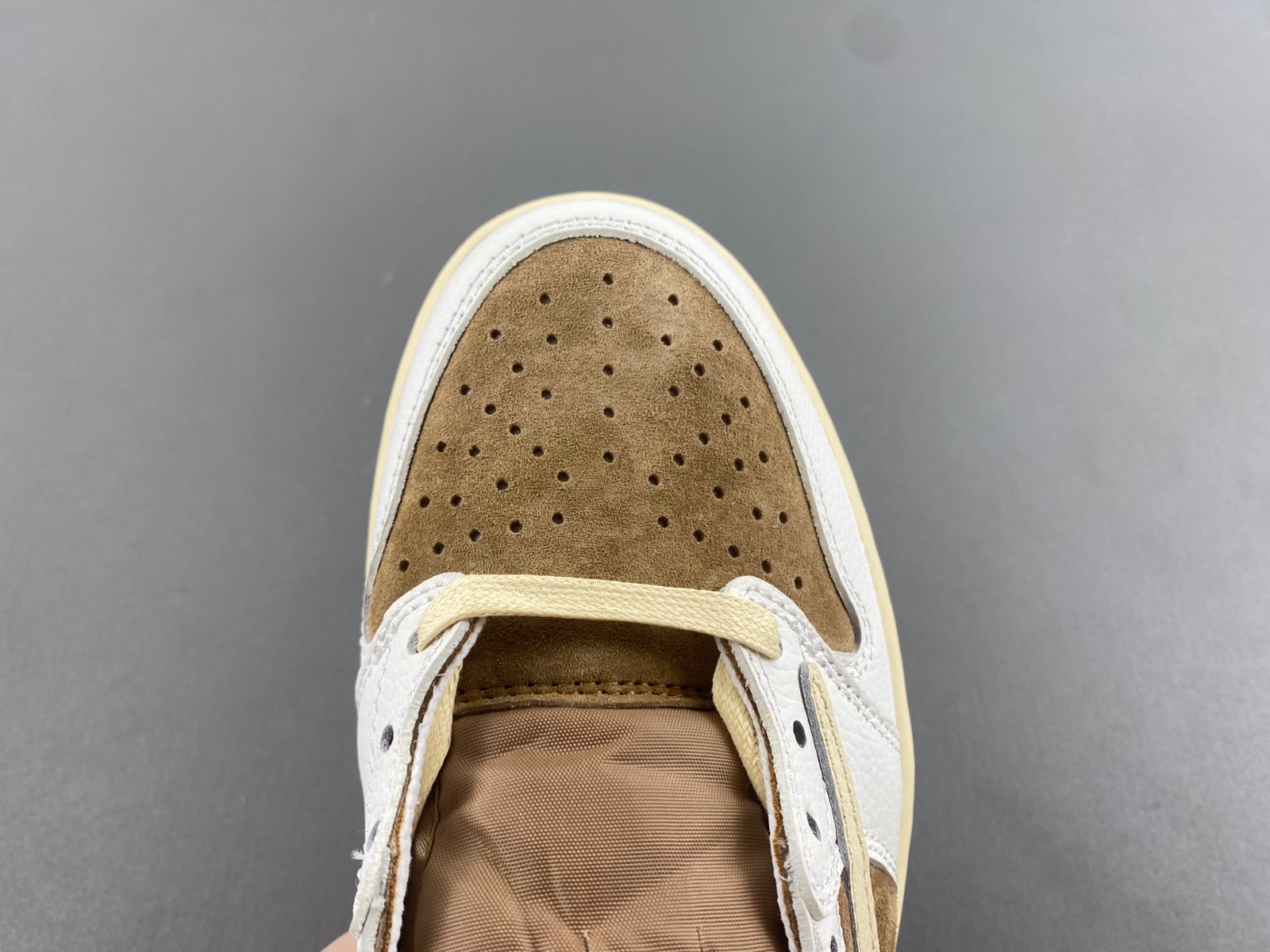 Travis Scott x Air Jordan 1 Low OG  DM7866-106