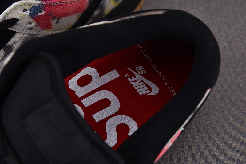 Supreme x RAMM:ELL:ZEE x Nike SB Dunk Low FD8778-001
