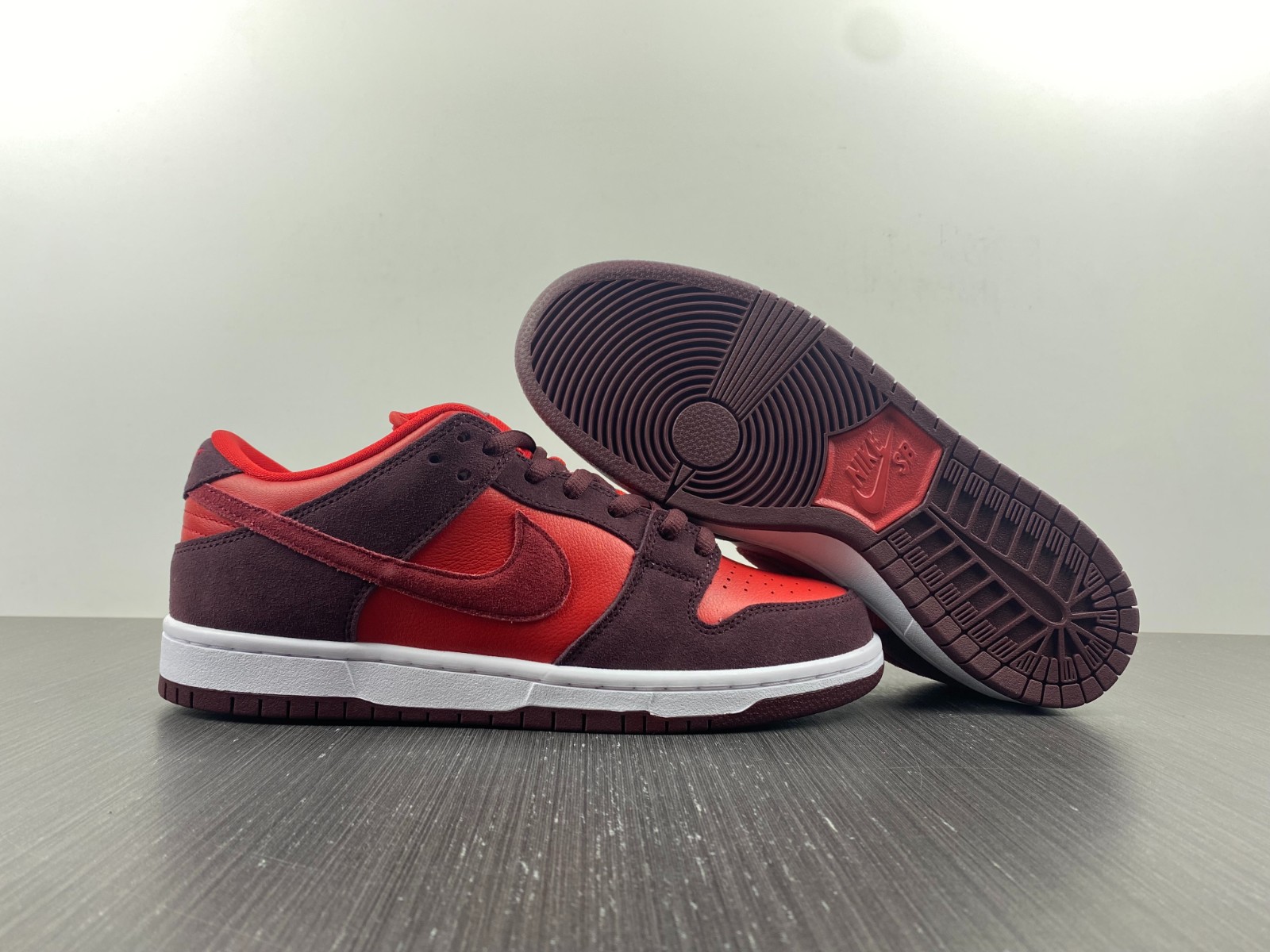 Nike SB Dunk Low Cherry  DM0807-600