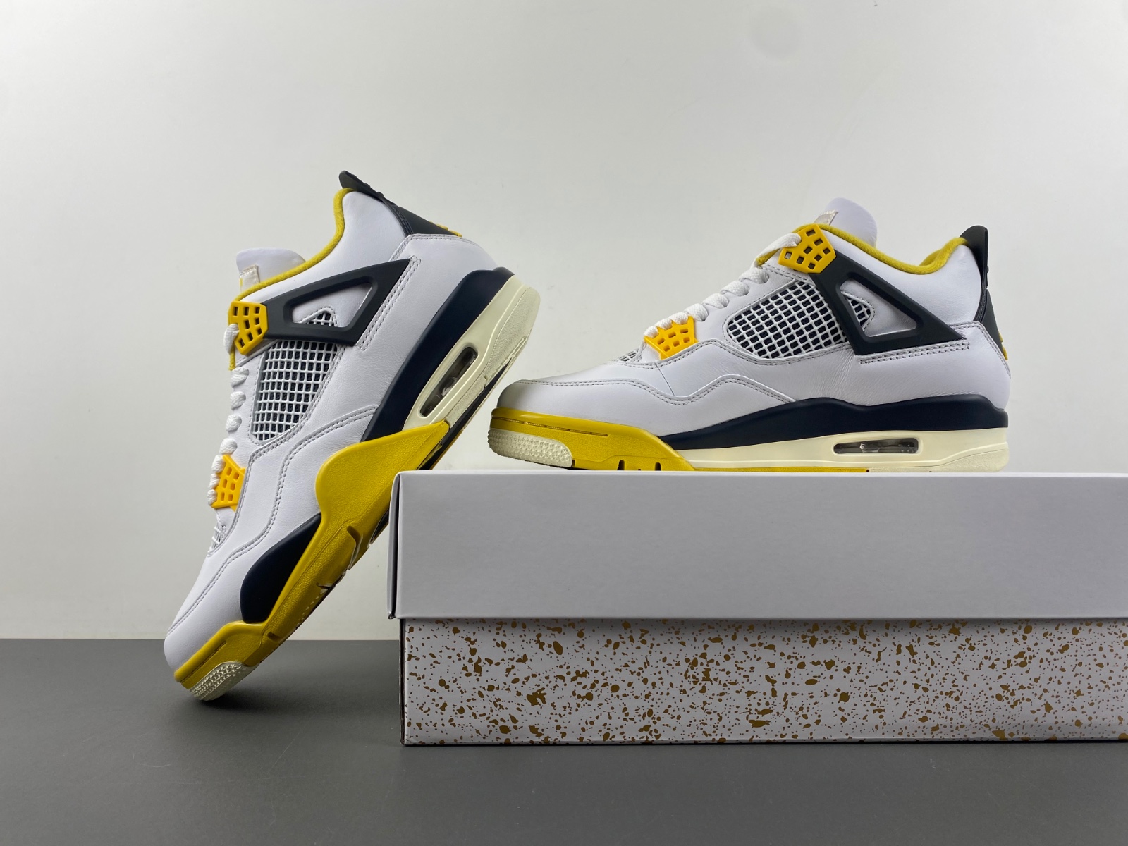 Air Jordan 4  "Vivid Sulfur" AQ9129-101