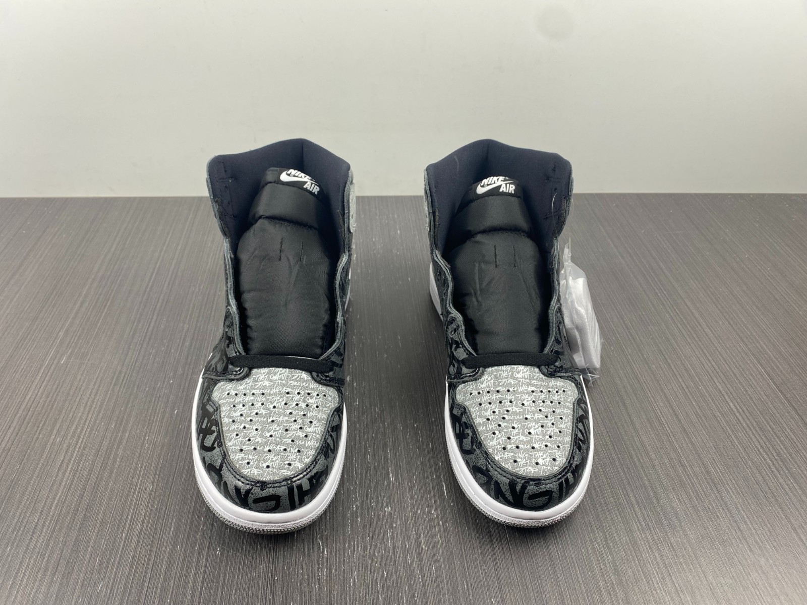 Air Jordan 1 High OG “Rebellionaire” 555088-036