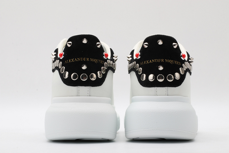 MCQUEEN OVERSIZED SNEAKER