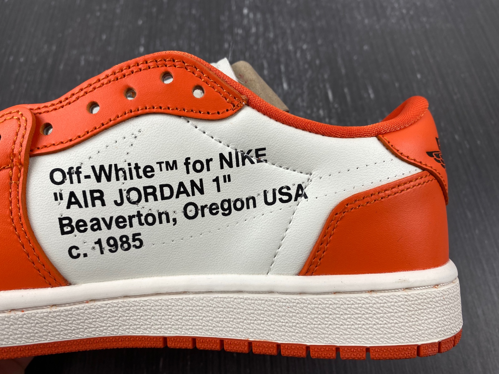 OFF-WHITE x Air Jordan 1 customize