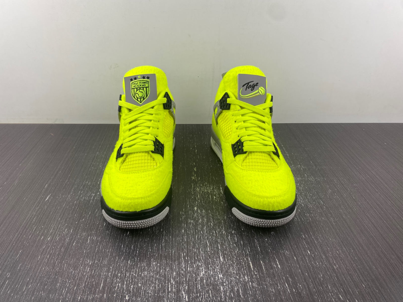 Air Jordan4 tennis ball