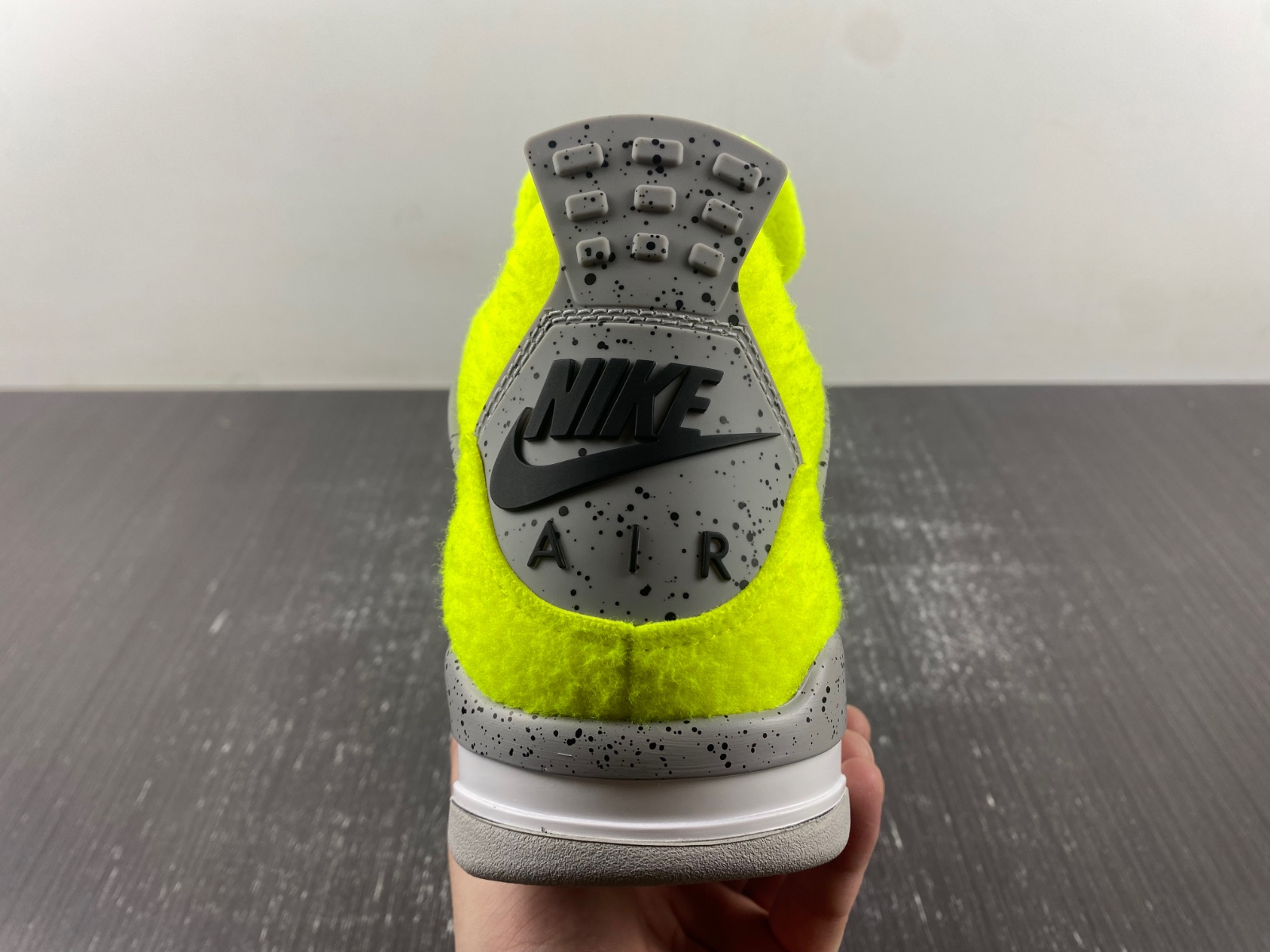 Air Jordan4 tennis ball