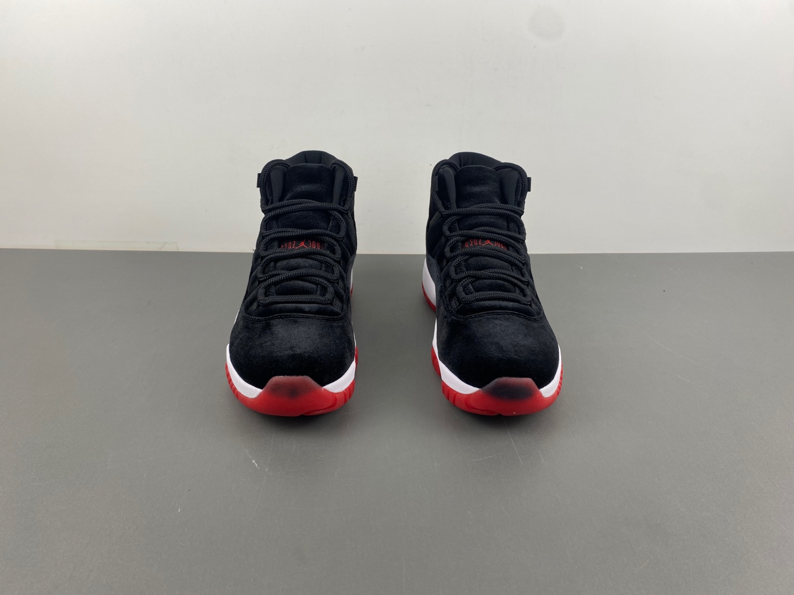 Air Jordan 11 WMNS “Bred Velvet”