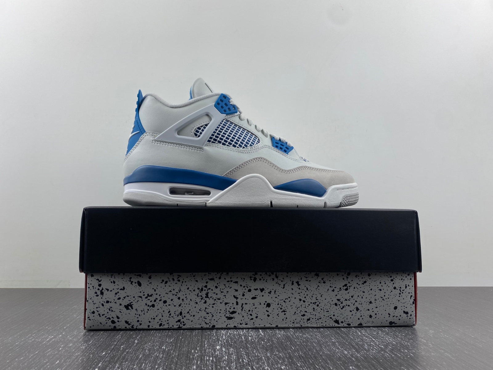 Air Jordan 4 Retro 2024