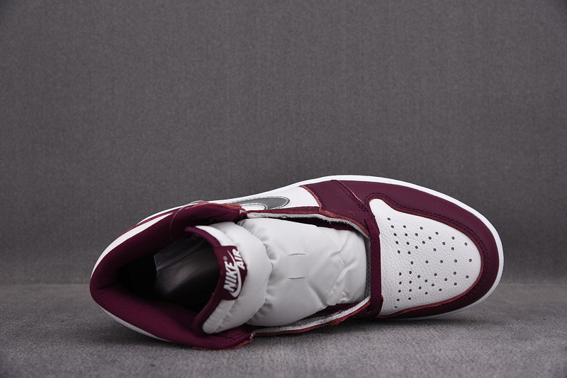 Air Jordan 1 Retro High OG “Bordeaux” 555088-611