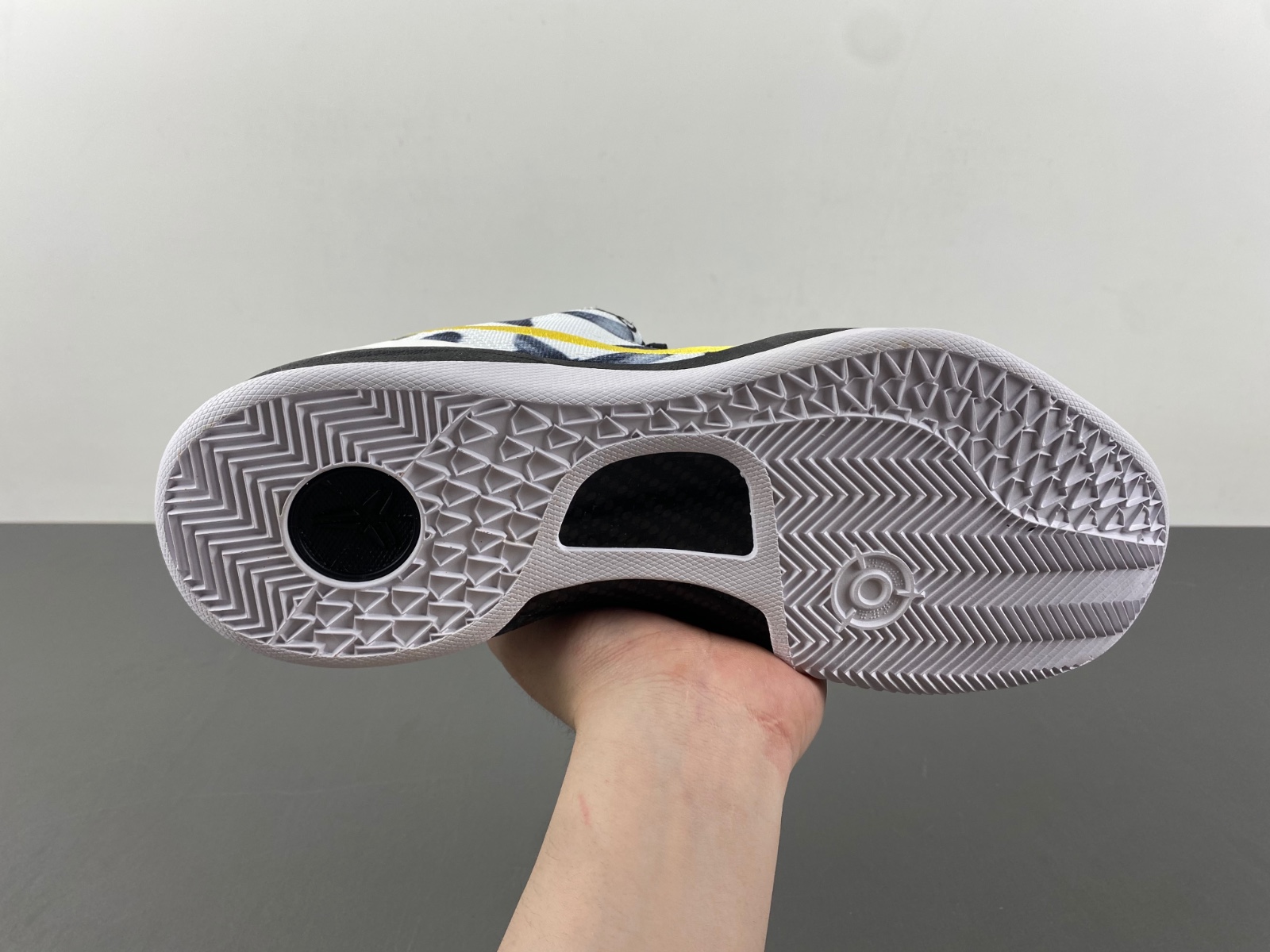 Nike Kobe 8 Protro “Mambacita” FV6325-100