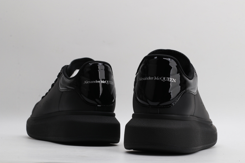 MCQUEEN OVERSIZED SNEAKER