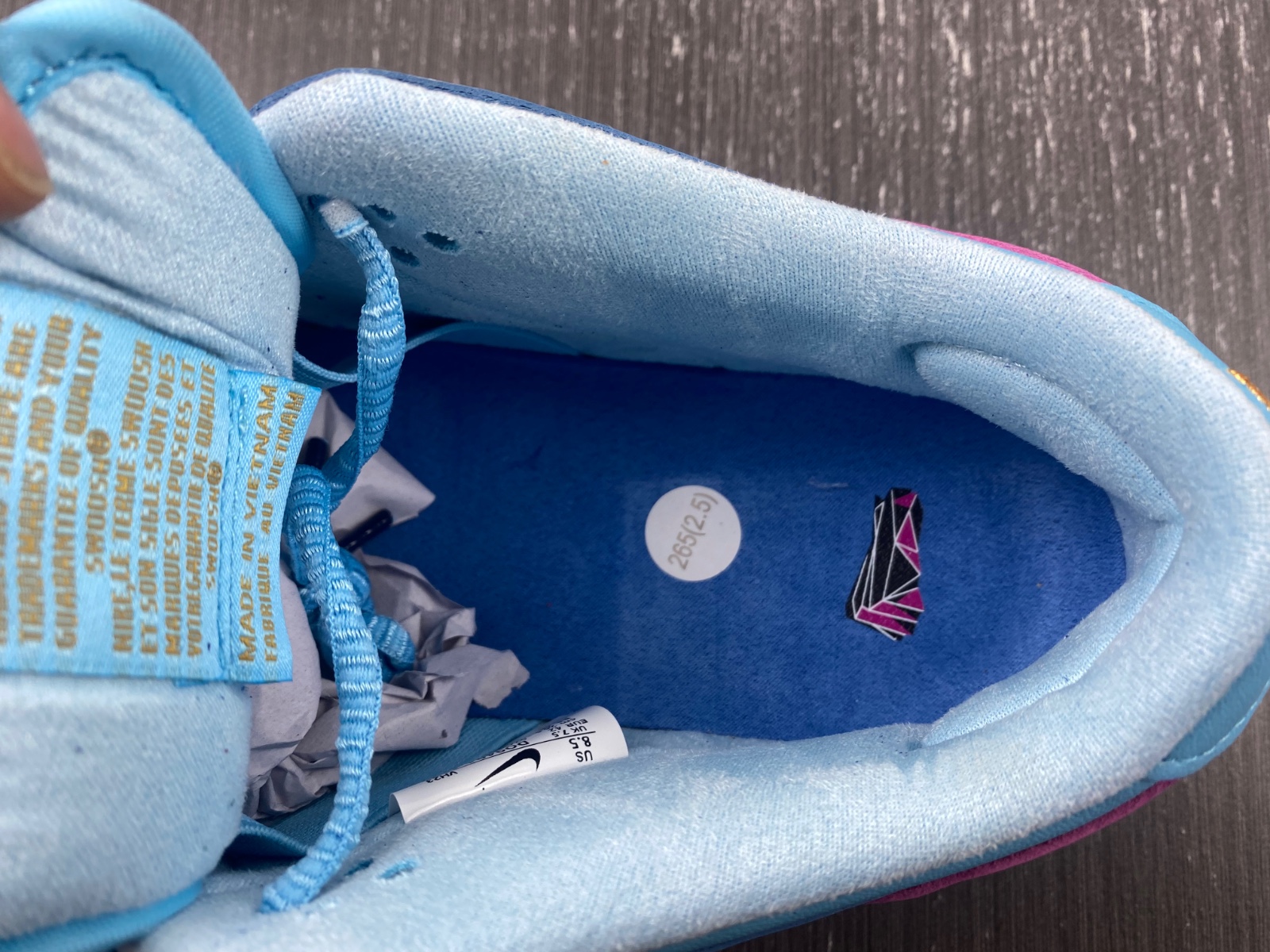 Run The Jewels x Nike SB Dunk Low DO9404-400