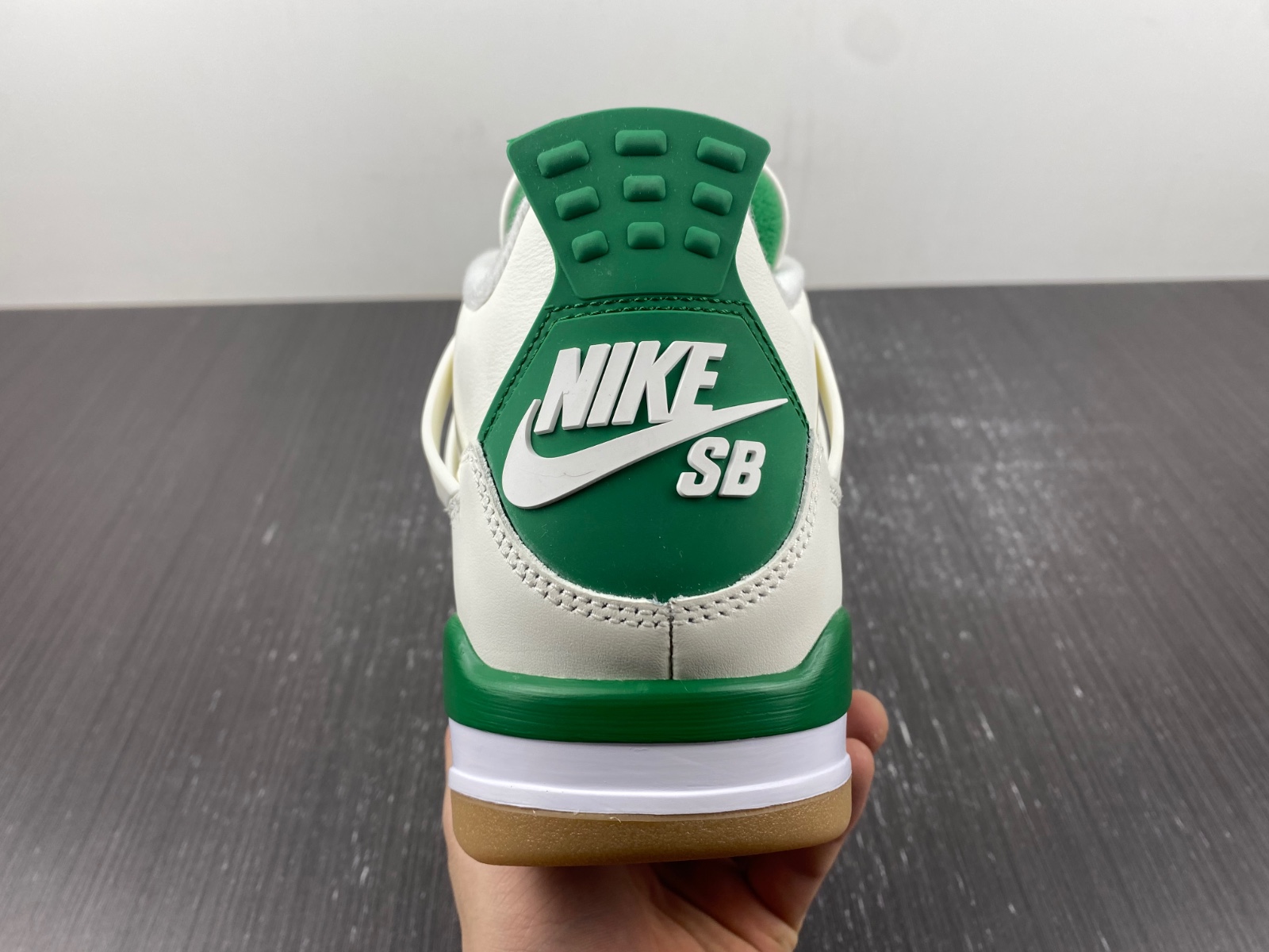 Air Jordan 4 Retro SB Pine Green DR5415-103