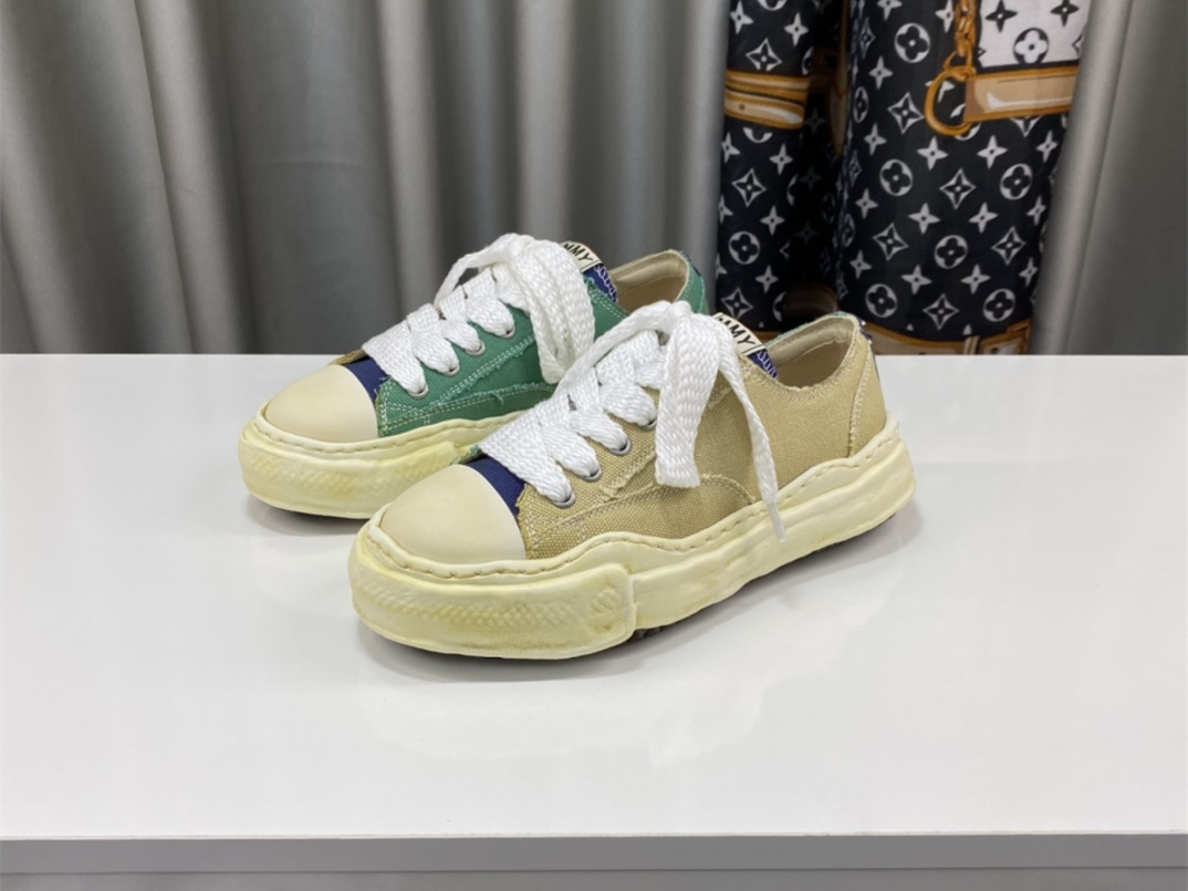 Maison Mihara Yasuhiro Low-Top Sneakers MMY-034