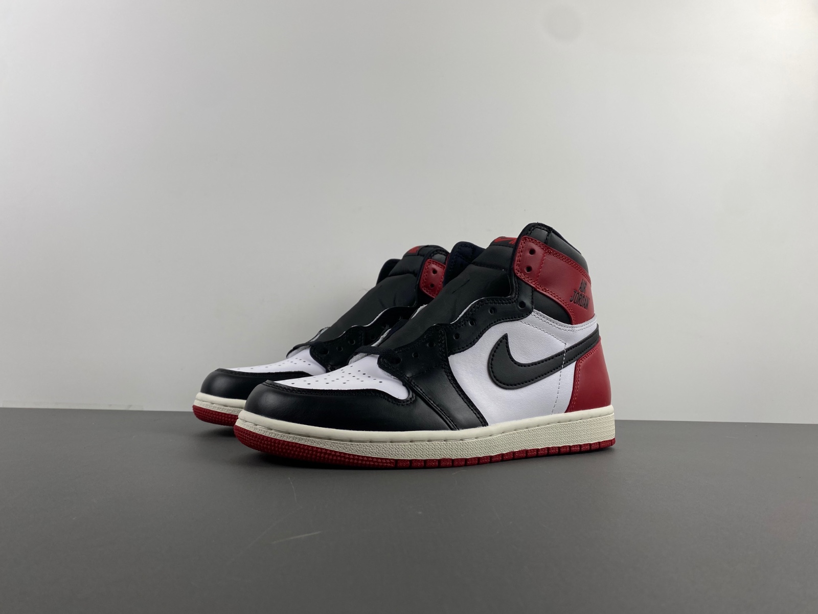 Air Jordan 1 High OG “Black Toe Reimagined” DZ5485-106