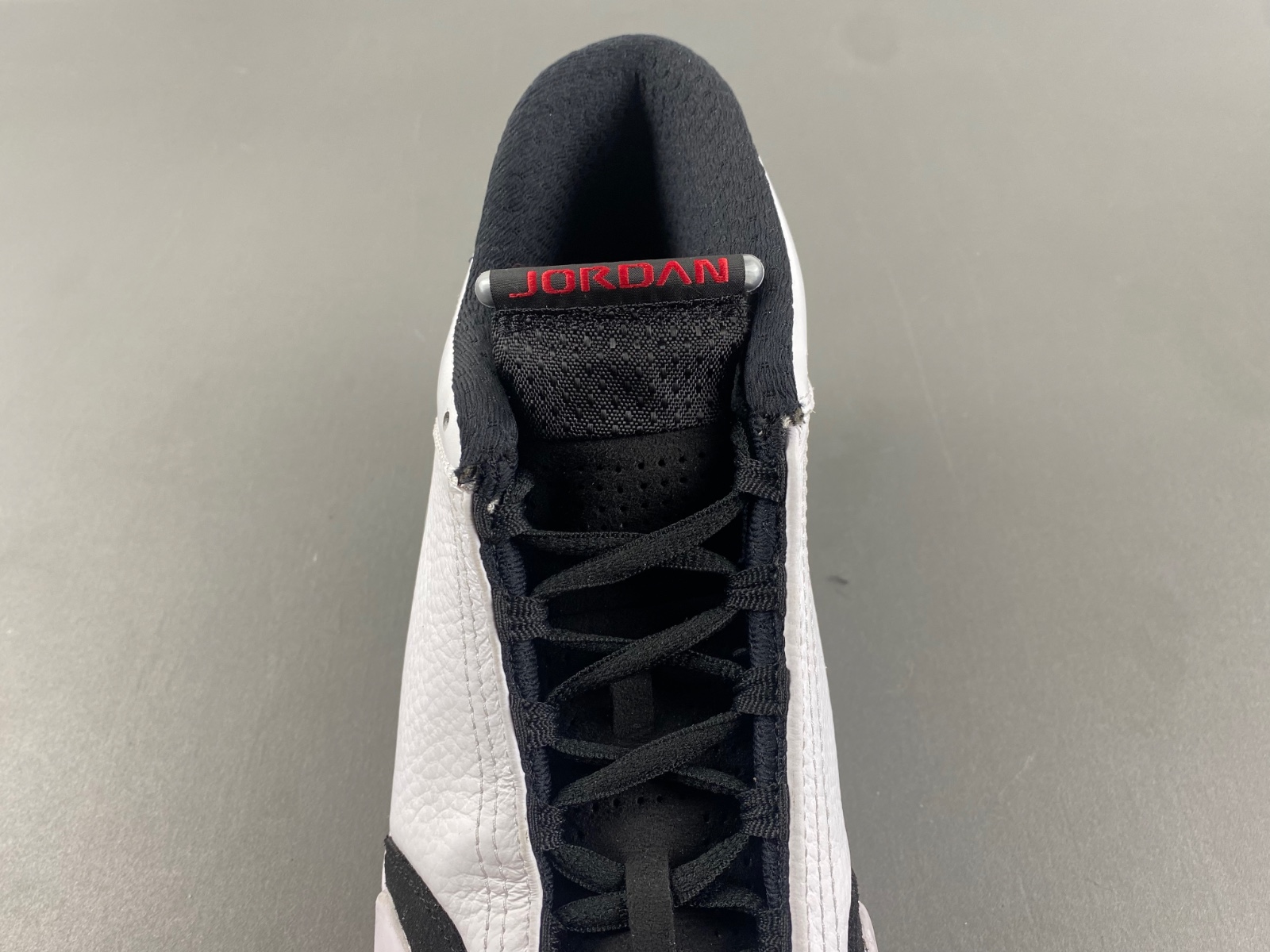 Jordan 14 Retro Black Toe (2024)    487471-160