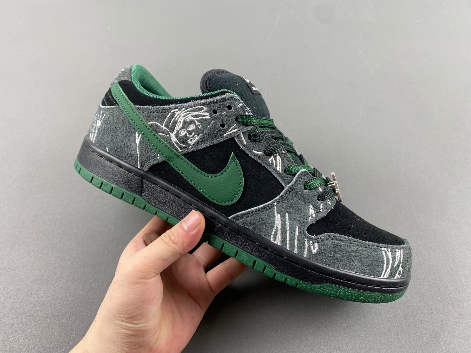 There Skateboards x Nike SB Dunk Low   HF7743-001