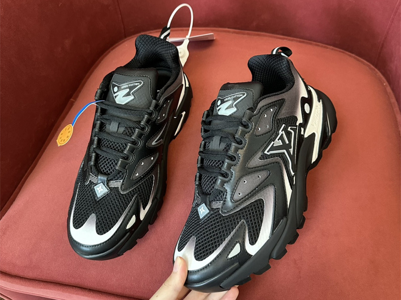 LV Runner Tatic Sneaker