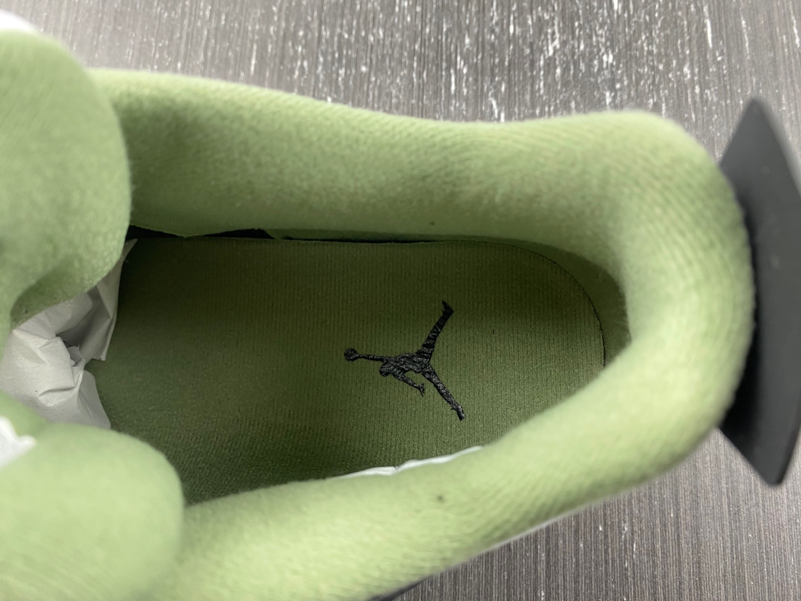 Air Jordan 4 WMNS "Oil Green" AQ9129-103