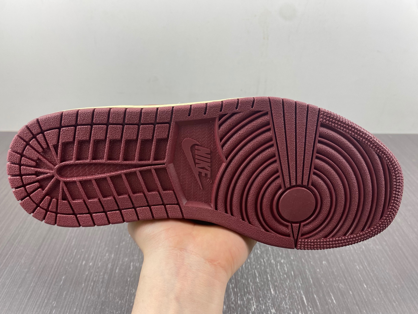 Air Jordan 1 Mid SE Wmns 