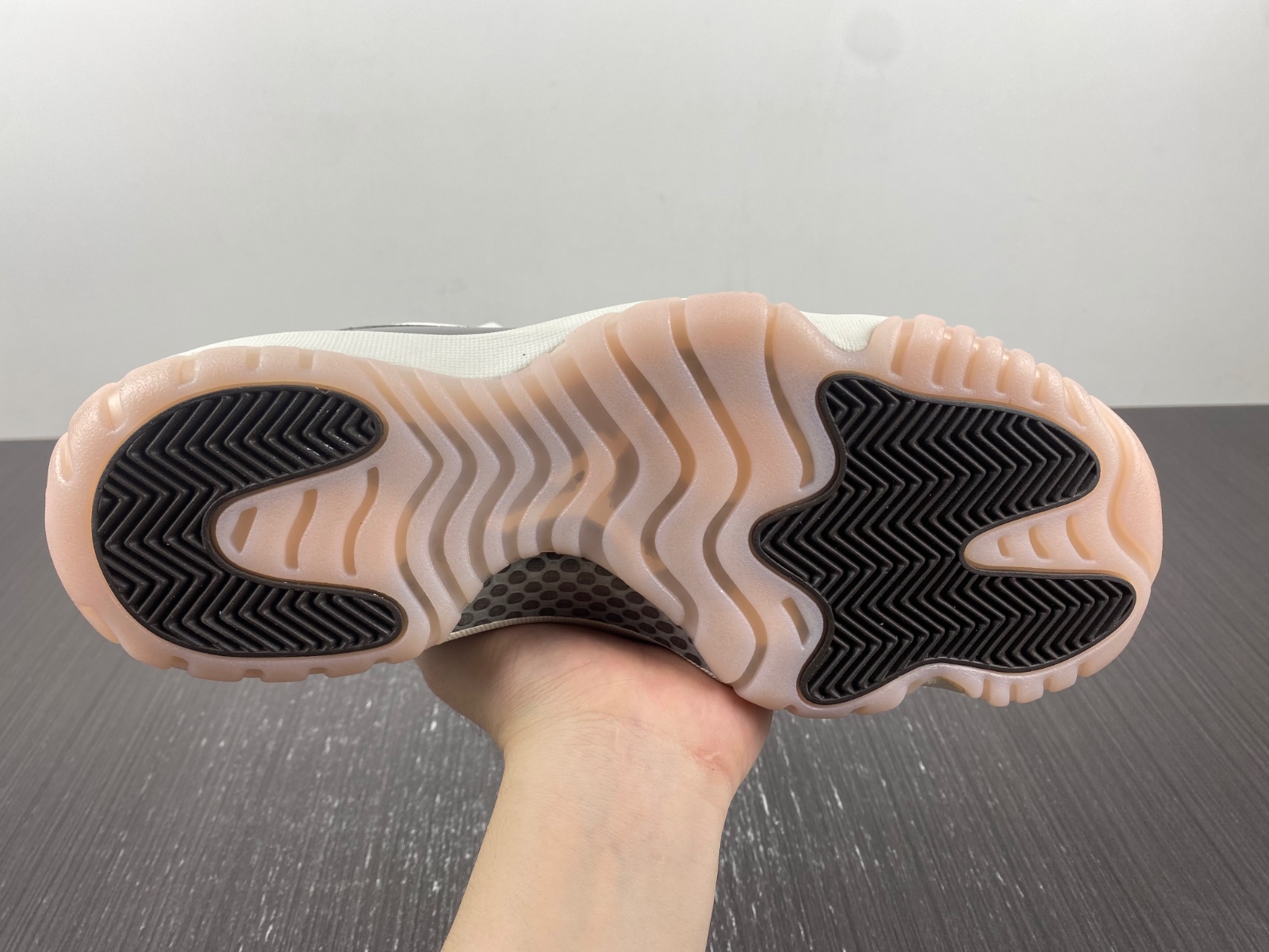 Air Jordan 11 "Neapolitan" AR0715-101