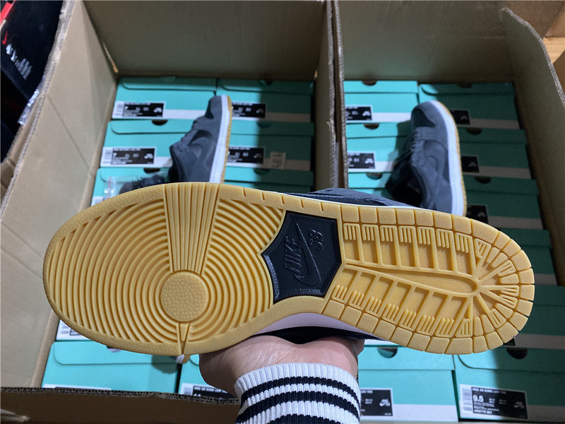 Nike SB Dunk Low Dark Grey Black Gum AR0778-001