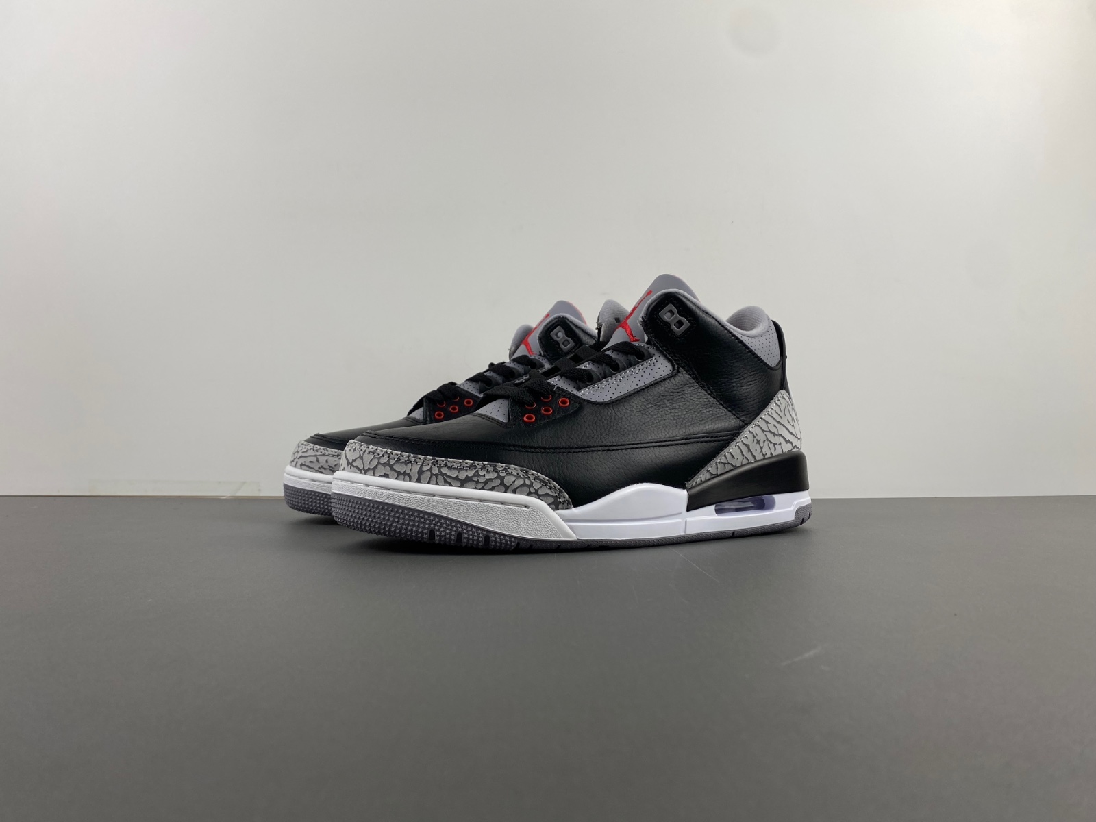 Air Jordan 3 OG “Black Cement” SKU:DN3707-010