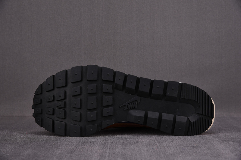 Nike Vaporwaffle sacai Sesame Dark Iris DD1875-500