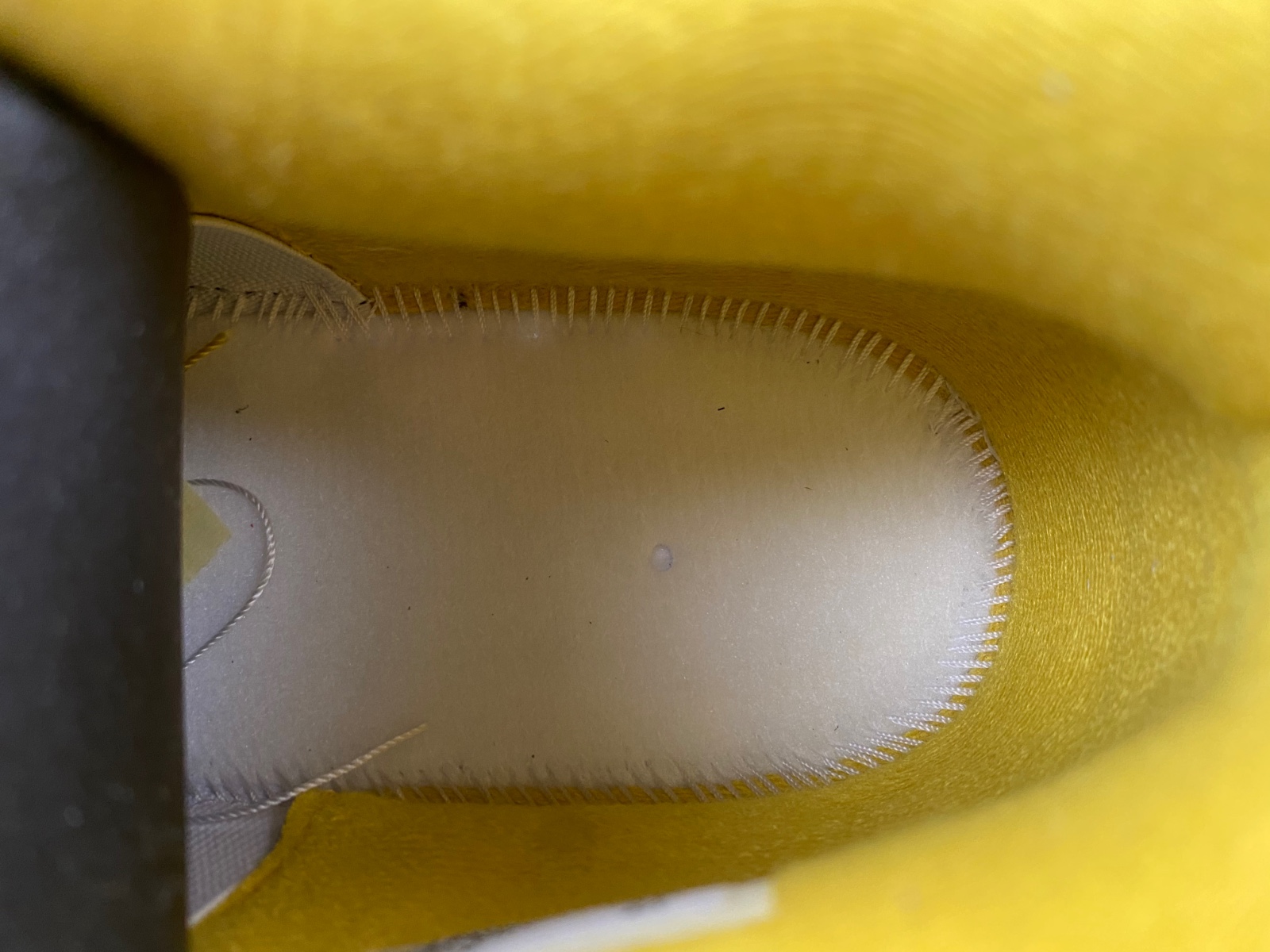 Air Jordan 4  "Vivid Sulfur" AQ9129-101